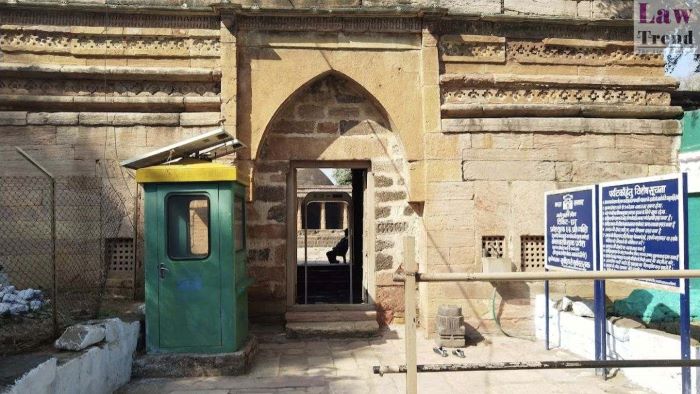 SC declines to restore namaz at Bhojshala