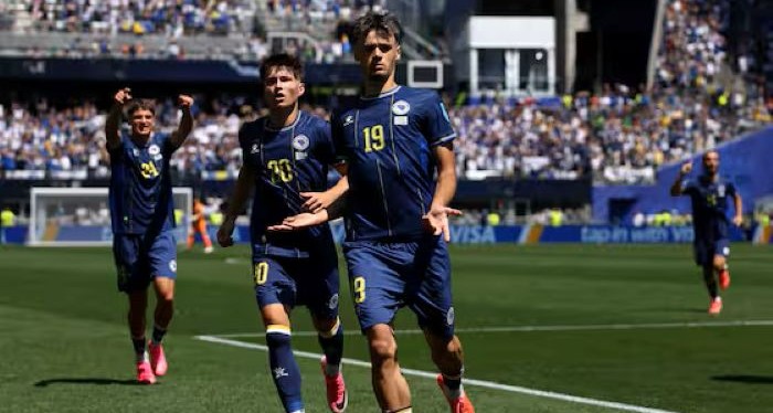 Bosnia win 3-2, knock out Qatar to keep alive hopes of World Cup