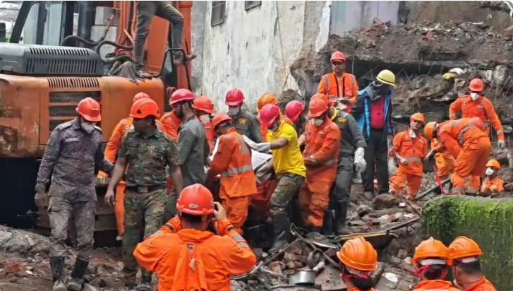 Atleast 9 killed as 4 storey building collapses in Bhiwandi, rescue ops on