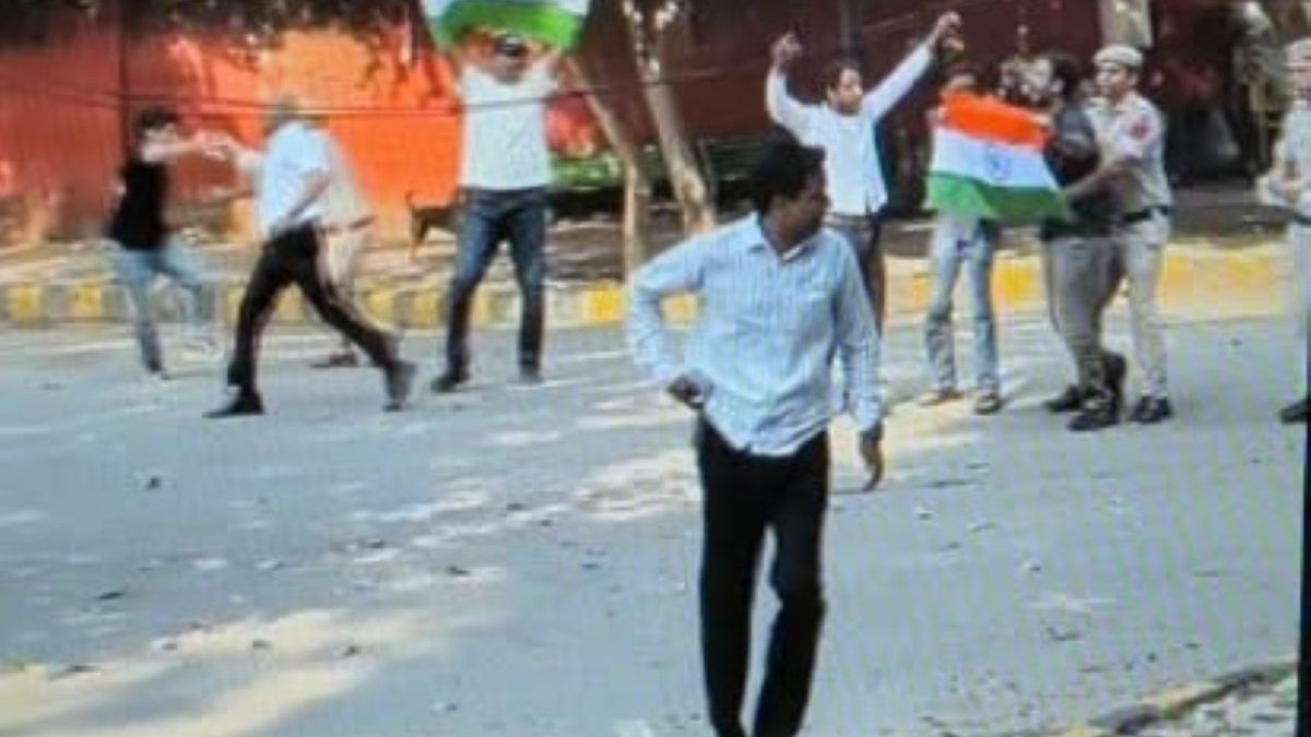 Police detained CJP leaders as they attempt to breach Jantar Mantar