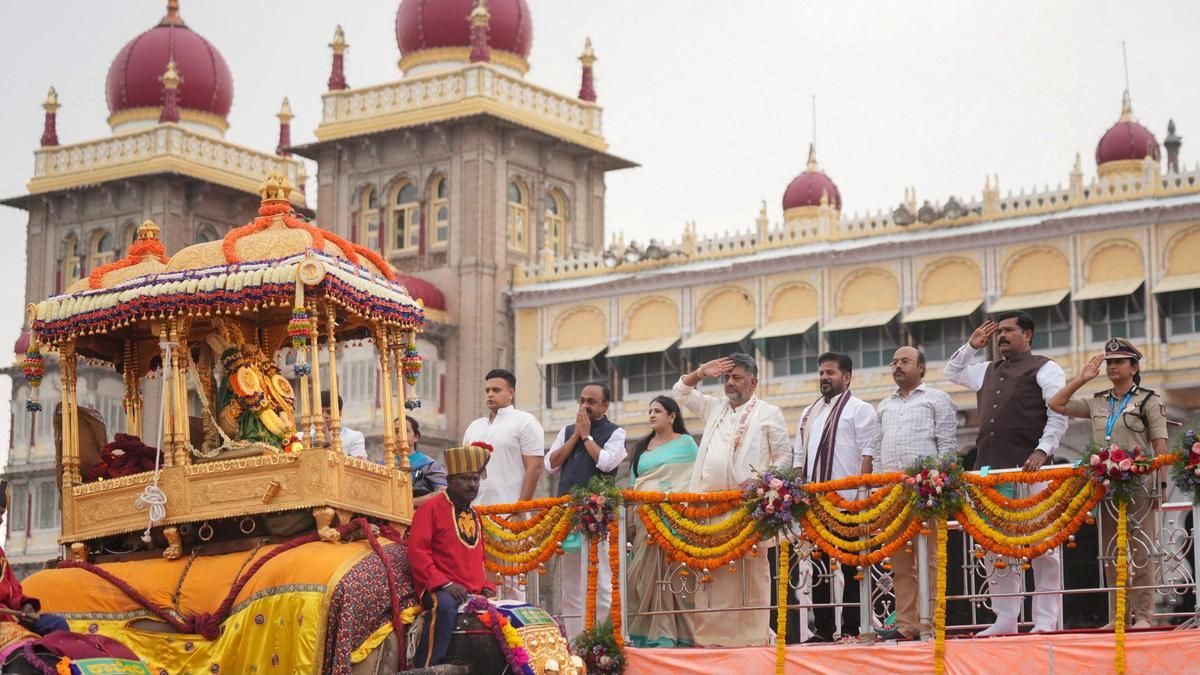 Karnataka ministers stopped at Mysuru Dasara venue, CM orders probe