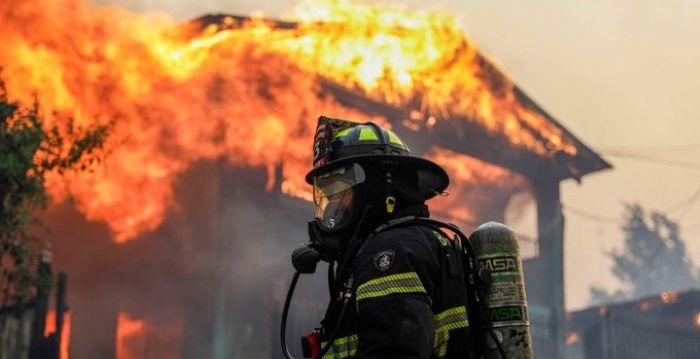 Wildfires in Chile leave 18 dead,Thousands forced to flee