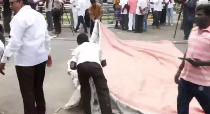 TN: Celebration tents removed from DMK HQ as party trails