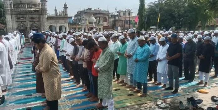 People celebrate Eid al-Adha with devotion across India