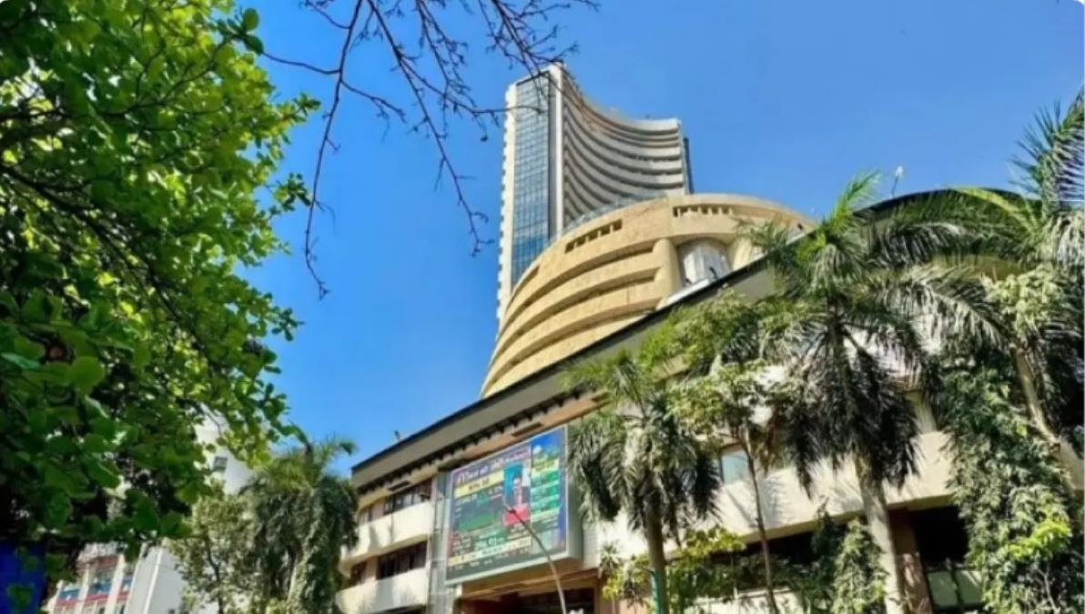 Market snaps 4 day losing run, Nifty reclaims 22,700 mark
