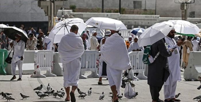 Foreign pilgrims flock to Mecca for hajj despite Mideast war