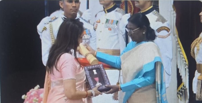Hema Malini receives Padma Vibhushan on behalf of late Dharmendra