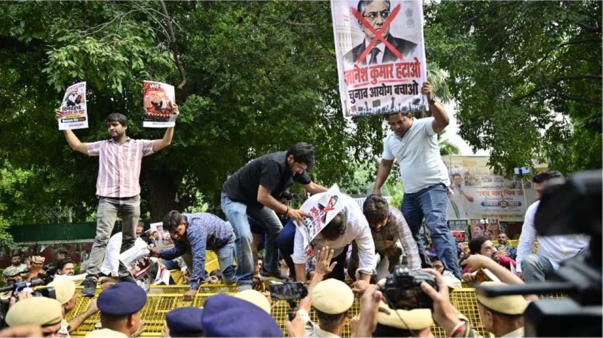  AAP workers detained at Jantar Mantar amid SIR protest