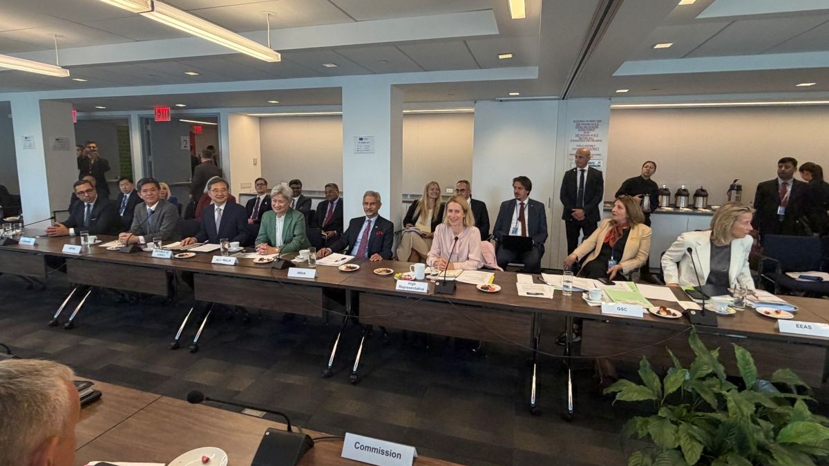 Jaishankar discusses Global, Regional Issues with EU & V4 leaders