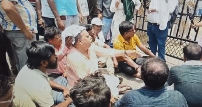 After Abhishek, TMC MP Kalyan Banerjee mobbed in Hooghly