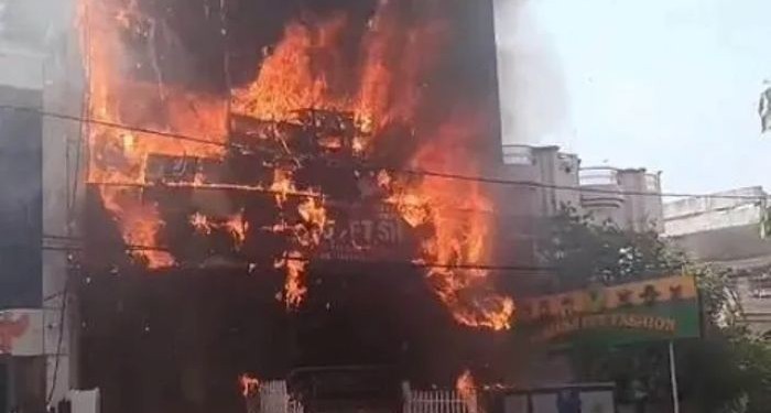 UP: 15 killed in massive fire at Lucknow building