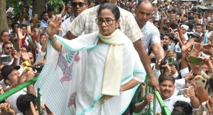 FIR against Mamata over violation of HC order on TMC students' rally 