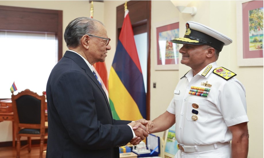 Navy Chief Swaminathan holds talks with Mauritius PM on maritime security