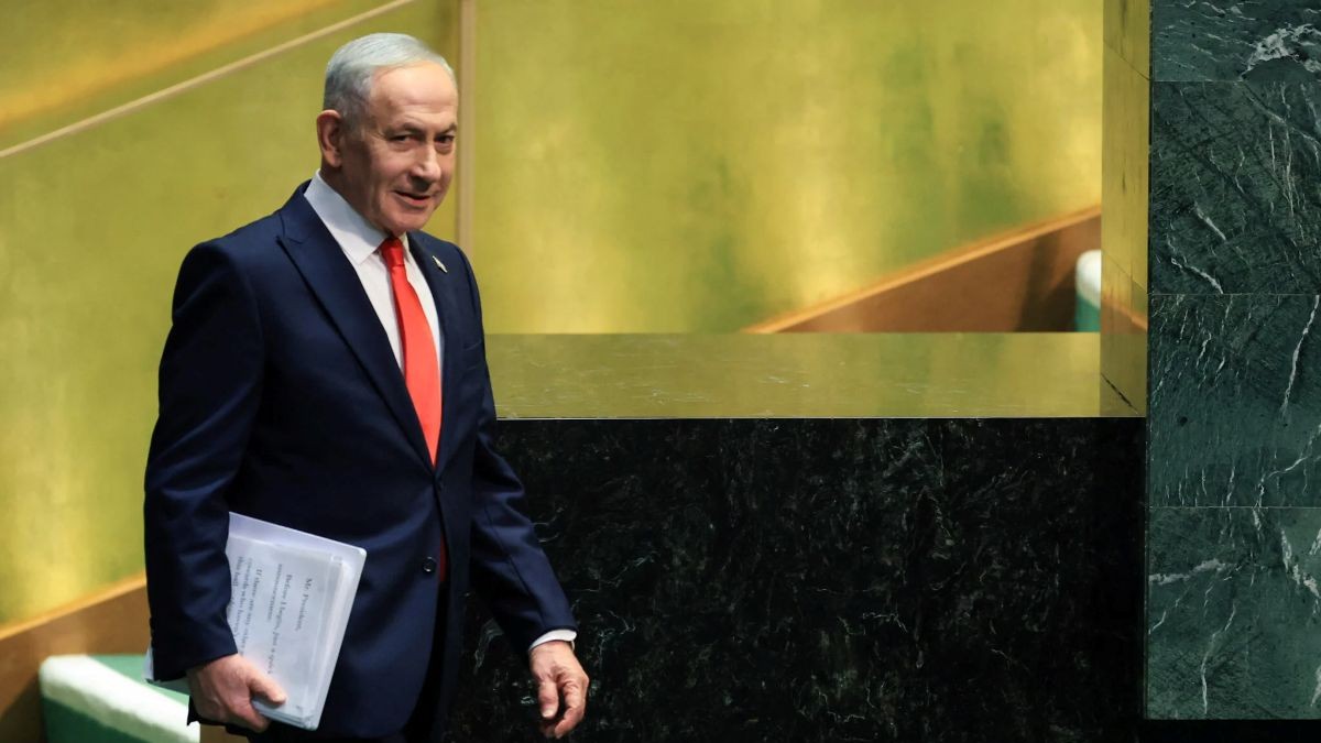 Netanyahu invites PM Modi, fludubai pilot to Israel