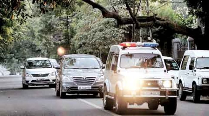 Central Govt orders 'One Officer, One Official Car' rule to curb misuse