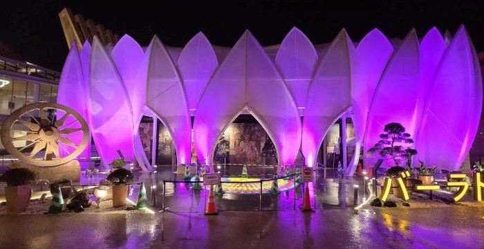 Two Pavilions, Two Ways of Showing India                  