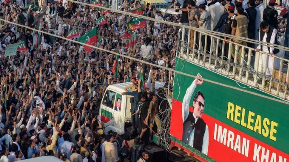 Imran Khan's party begins long march after talks with Pak govt fail
