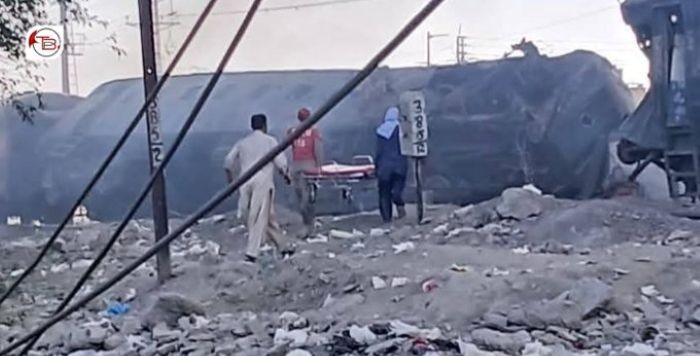 Pakistan train blast kills 24