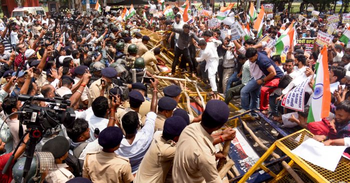 Students break barricades near CM residence in Patna