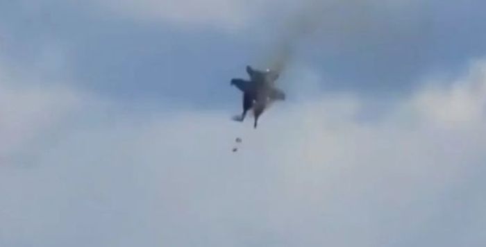 US fighter jets collide, explode during air show, crew eject safely