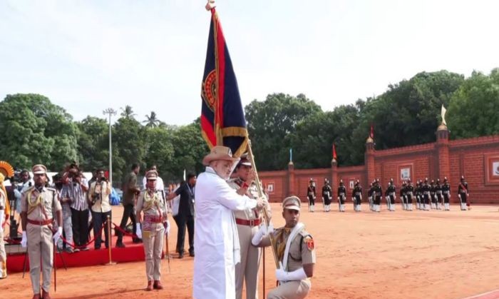 Amit Shah presents President's Colour to Puducherry Police