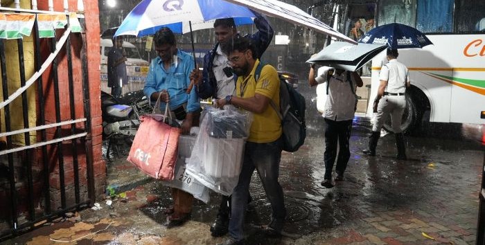 EC orders repolling in 15 booths in West Bengal