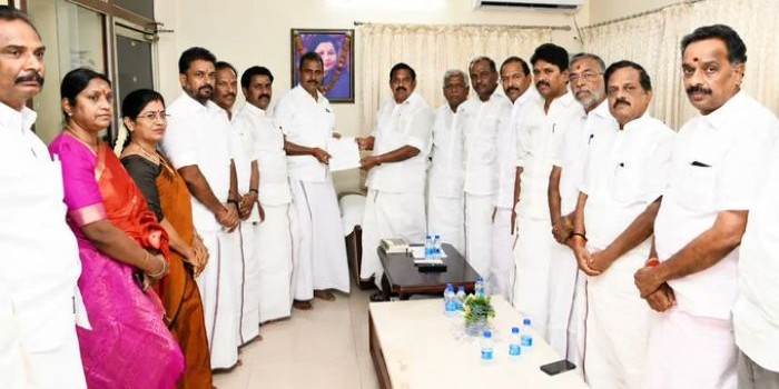 Tamil Nadu:Rebel AIADMK MLAs return to EPS camp 