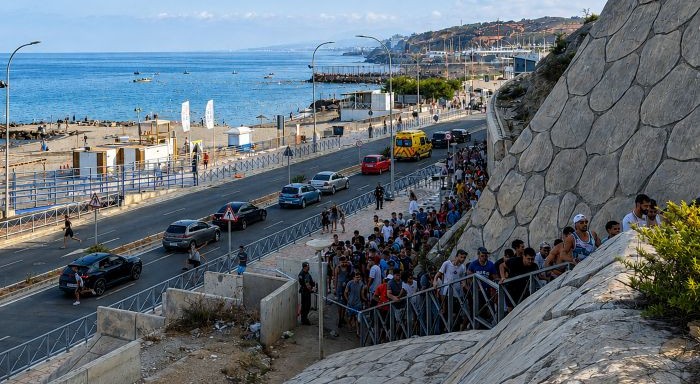Spain imposes border checks on Italian travellers 