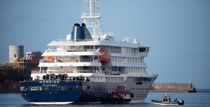 First group of  passengers evacuated from hantavirus-hit Spanish cruise 