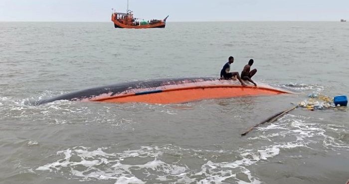 Bengal:Bodies of 9 fishermen found from sunken trawler,6 still missing
