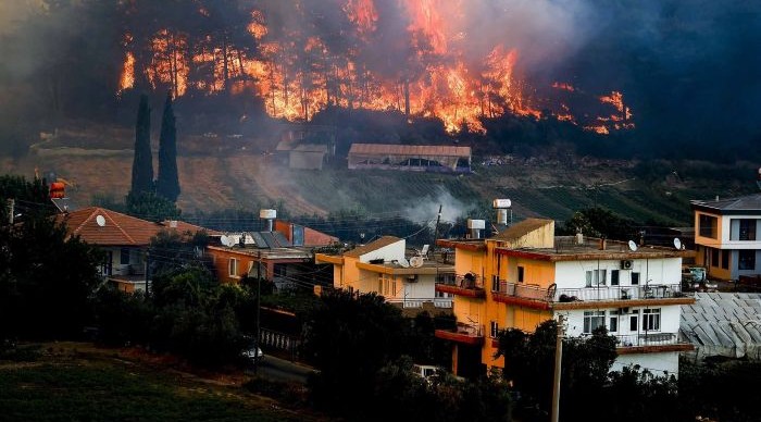 Huge wildfires rip through Turkey as parts of city evacuated