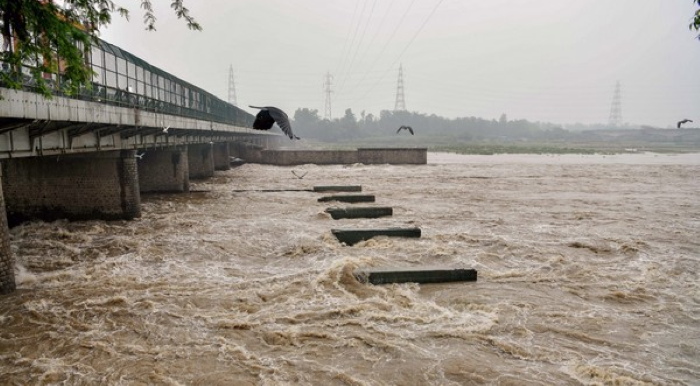 Heavy rainfall pushes up Ganga-Yamuna levels in Prayagraj